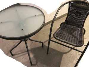 Tisch und Stuhl für Balkon oder Garten